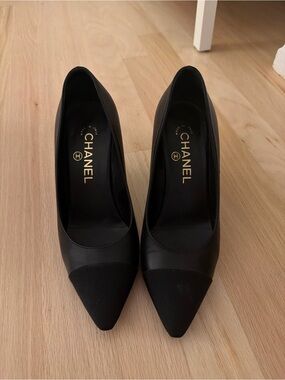 CHANEL Black Leather and Fabric Pointed Toe Pumps